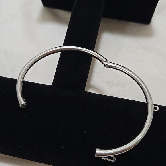 Kate Spade New York hinged silver bangle bracelet - Picture 4 of 4